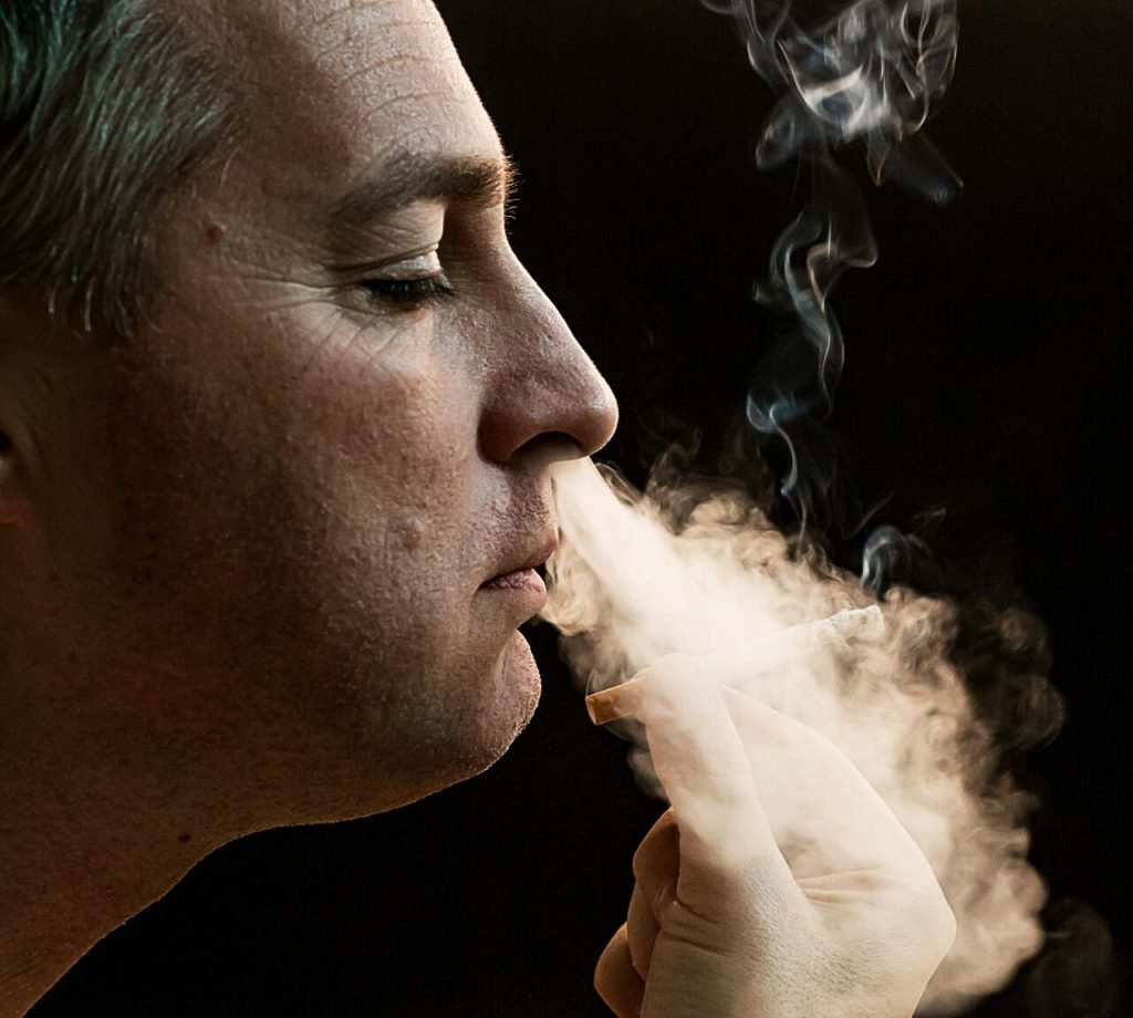 Não é só o pulmão que sofre com o cigarro.